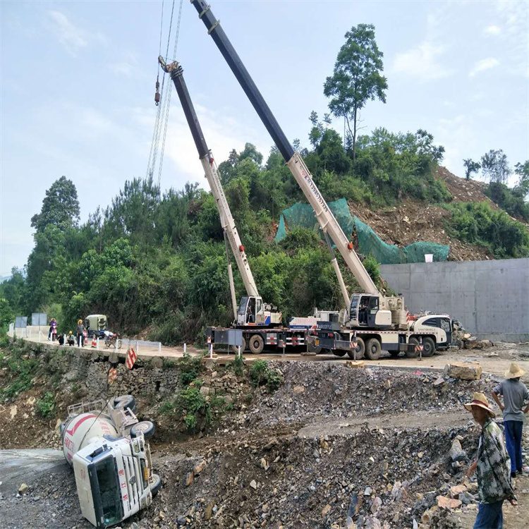 宁阳汽车掉沟里叫吊车救援要多少钱